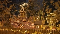 Selbst den Grazer Uhrturm kann man in Eibiswald im Weihnachtswunderland heuer wieder bestaunen. (Bild: Fürbass Josef)