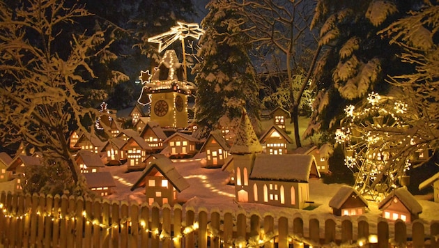 Even the Graz Clock Tower can be admired again this year in Eibiswald's Christmas Wonderland. (Bild: Fürbass Josef)