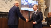LH Anton Mattle gratulierte dem neuen LHStv. Philip Wohlgemuth