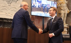 LH Anton Mattle gratulierte dem neuen LHStv. Philip Wohlgemuth