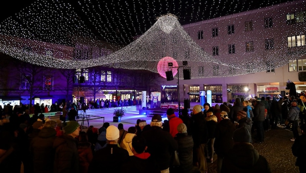 Eine besondere Atmosphäre erwartet die sechs Tagesbesten bei der Siegerehrung am Rathausplatz (Bild: Rene Krammer)