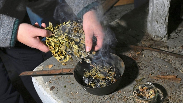 Räuchern ist auch Teil des Adventkalenders.