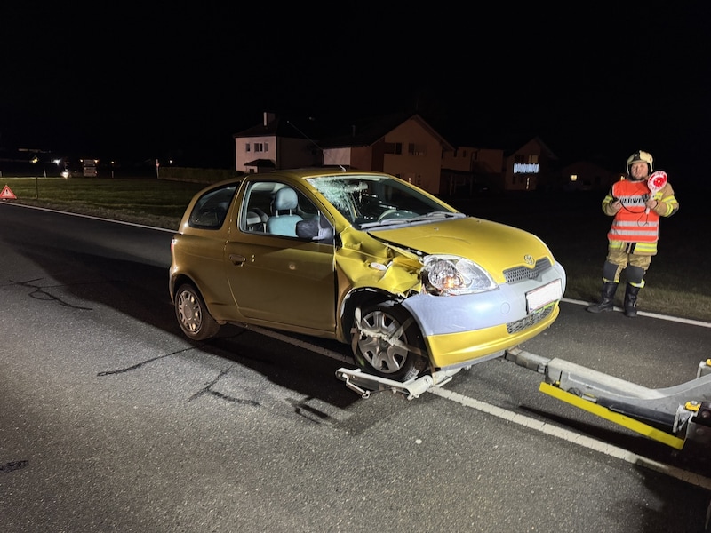 The car was damaged, the driver was uninjured. (Bild: FF St. Georgen)