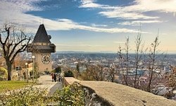 Die steirische Landeshauptstadt ist immer einen Besuch wert – zur Weihnachtszeit präsentiert ...