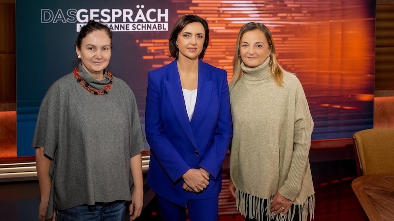 Frauenpower für „Das Gespräch“: Eva Karabeg (interimistische Leiterin der ORF-Diskussionssendungen), Susanne Schnabl, Regisseurin Doris Peterka. (Bild: ORF/Roman Zach-Kiesling)