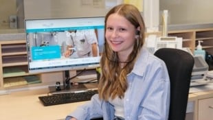 Lorena Holfeld hat ihre Lehre im Sekretariat der Gynäkologie im Krankenhaus Schwarzach begonnen. (Bild: Krankenhaus Schwarzach)