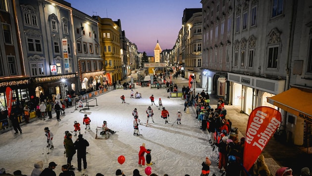 Der „Eis-8er“ am Welser Stadtplatz findet seit 2016 statt und lockt 15.000 Besucher an (Bild: Markus Wenzel)