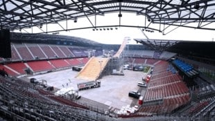 Wow! Die Rampe im Wörthersee-Stadion ist 45 m hoch und 100 m lang. (Bild: f. pessentheiner)