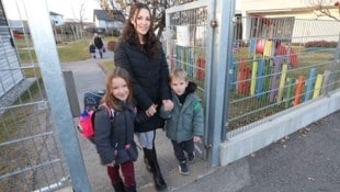 Mama Janine Aigner mit ihren beiden Kindern Marie und Ben. (Bild: Reinhard Judt)