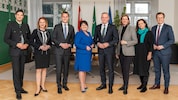 Die neue Regierung bei ihrer ersten Sitzung (v. l.): Landesrat Hannes Amesbauer (FPÖ), ...