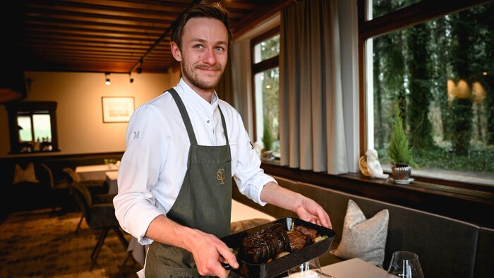 Clemens Grabmer from the Waldschänke restaurant with the braised shoulder steak, which is best ...