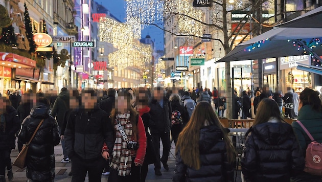 Donnerstag schoben sich die Massen durch Wiens Innenstadt. Das Geschäft brummt, die Kassen klingeln. (Bild: Urbantschitsch Mario/Mario Urbantschitsch)