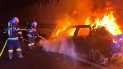 Das Auto brannte lichterloh. (Bild: Freiwillige Feuerwehr Lebring-St. Margarethen)