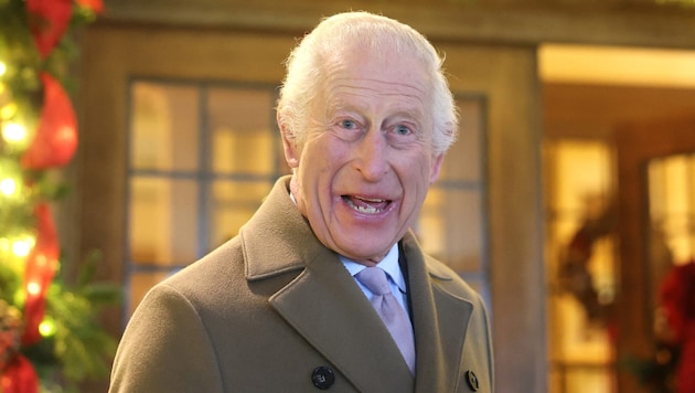 King Charles responds well to cancer treatment. (Bild: APA Pool/AFP/POOL/Chris Jackson)