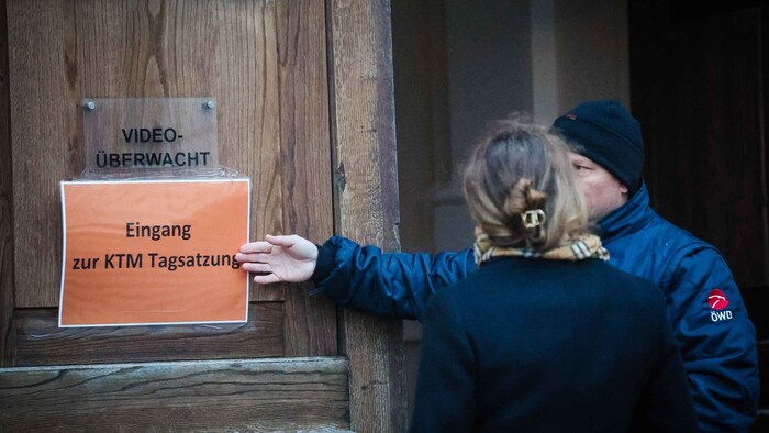 Die Teilnehmer der KTM-Tagsatzungen konnten das Gericht über einen eigenen Eingang betreten.