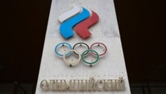 Die ISU kommt der Empfehlung des Internationalen Olympischen Komitees (IOC) nach, russische und belarussische Sportlerinnen und Sportler unter neutraler Flagge starten zu lassen. (Bild: AFP/APA/NATALIA KOLESNIKOVA)