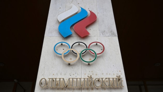 Die ISU kommt der Empfehlung des Internationalen Olympischen Komitees (IOC) nach, russische und belarussische Sportlerinnen und Sportler unter neutraler Flagge starten zu lassen. (Bild: AFP/APA/NATALIA KOLESNIKOVA)