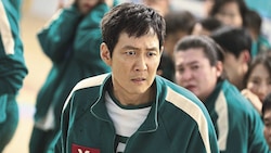 Seong Gi-hun (Lee Jung-jae), der als Spieler 456 das „Squid Game“ der ersten Staffel gewann, will die Hintermänner des fiesen Wettbewerbs finden.  (Bild: © 2024 Netflix, Inc.)