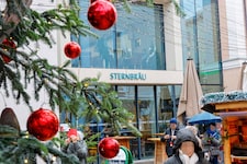 In die besinnliche Vorweihnachtszeit platzt die Aufregung um eine Kellner-Bewertung im Sternbräu. (Bild: Markus Tschepp/Markus Tschepp, Krone KREATIV)