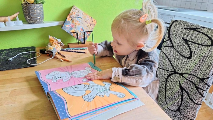 Die Kleine ist äußerst kreativ und malt sehr gerne