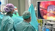 Selman Uranüs mit Team während der Operation