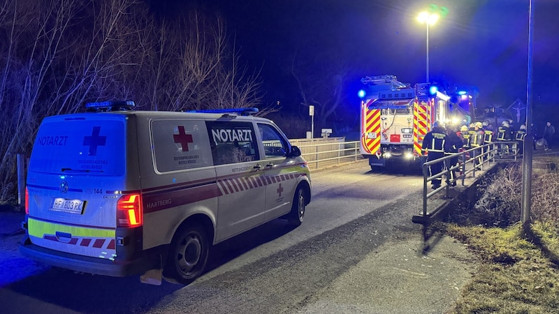 Die Feuerwehr leuchtete die Einsatzstelle aus. (Bild: FF Pöllau)