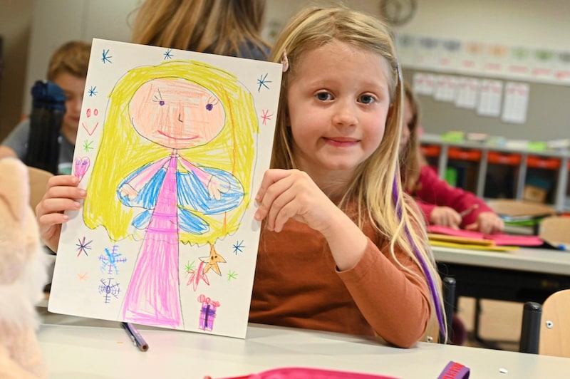 The children wait eagerly for the Christ Child - what will he look like? The children have their own ideas. (Bild: Evelyn Hronek)