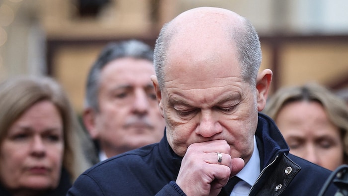 German Chancellor Olaf Scholz traveled to the scene of the crime. He spoke of a "terrible, ...