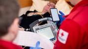 Wichtige Vitalparameter wie ein EKG oder Blutdruckwerte werden auf Knopfdruck an einen ...