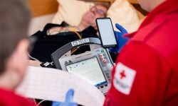 Wichtige Vitalparameter wie ein EKG oder Blutdruckwerte werden auf Knopfdruck an einen ...
