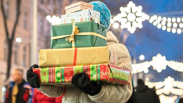 Jeder Burgenländer besorgt im Schnitt sieben Präsente, fünf davon werden regional gekauft. (Bild: picturedesk.com/GEORG HOCHMUTH / APA / picturedesk.com)