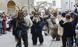Finstere Gestalten liefen über den Christkindlmarkt
