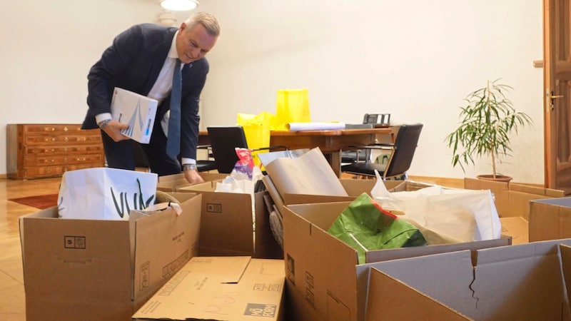 Umzugskisten und leere Wände: Kunasek muss in der Grazer Burg erst heimisch werden. (Bild: Pail Sepp)