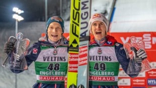 Jan Hörl (li.) gewinnt in Engelberg, Daniel Tschofenig wird Zweiter. (Bild: GEPA/GEPA pictures)