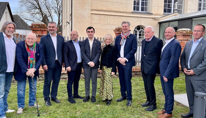 Zahlreiche Ehrengäste kamen zur Präsentation und waren tief berührt.