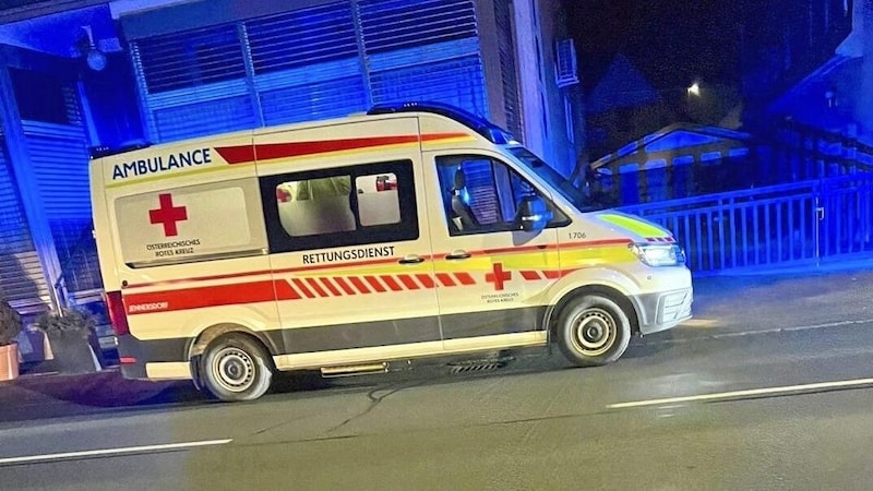 Notfallsanitäter sollen künftig in allen Rettungswagen mitfahren (Bild: Christian Schulter)