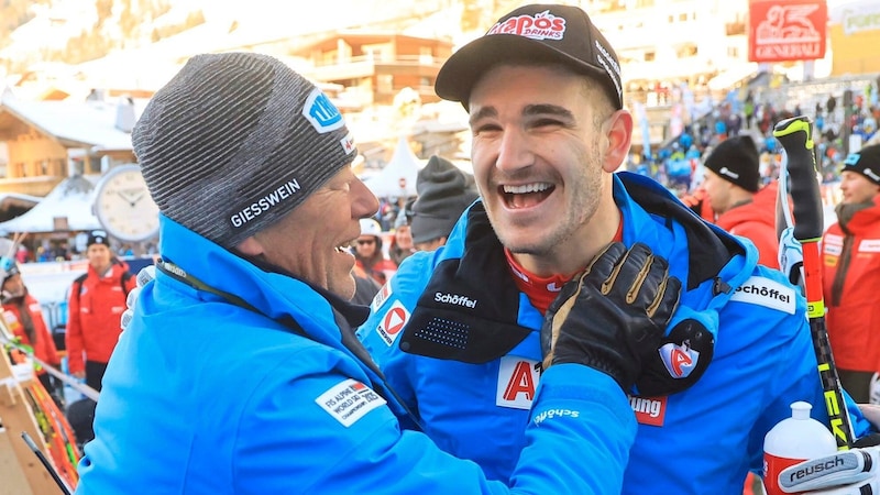 Der steirische Riegel Stefan Eichberger feierte mit Coach Werner Franz. (Bild: Birbaumer Christof)