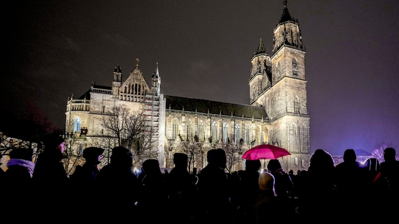 Der Andrang beim Gedenkgottesdienst in Magdebrug war enorm. (Bild: ASSOCIATED PRESS)