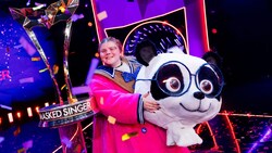 22-Jährige setzte sich bei Staffel 11 im Finale der ProSieben-Show gegen Joris im Piratenkostüm, ...