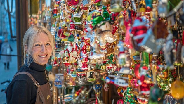 Store manager Alexandra Klampfl in front of Haller's legendary Christmas display on Herrengasse in Graz (Bild: Juergen Fuchs)