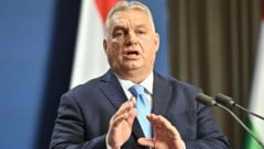 Viktor Orban will mit einem Trick die Gaslieferungen über die Ukraine fortsetzen. (Bild: APA Pool/AFP/Attila KISBENEDEK)