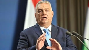 Viktor Orban will mit einem Trick die Gaslieferungen über die Ukraine fortsetzen. (Bild: APA Pool/AFP/Attila KISBENEDEK)