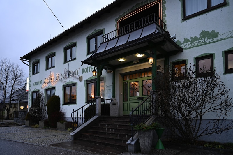 Der „Tatort“: das bekannte Gasthaus „Mitten in der Welt“ in Neusserling. (Bild: Markus Wenzel)