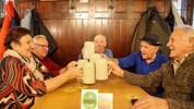 Der Stammtisch im Müllner Bräustübl. Peter Fischwenger (Mi.) hat den Vorsitz.