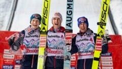 Daniel Tschofenig (center) won ahead of Jan Hörl (left) and Stefan Kraft (right). (Bild: GEPA/GEPA pictures)