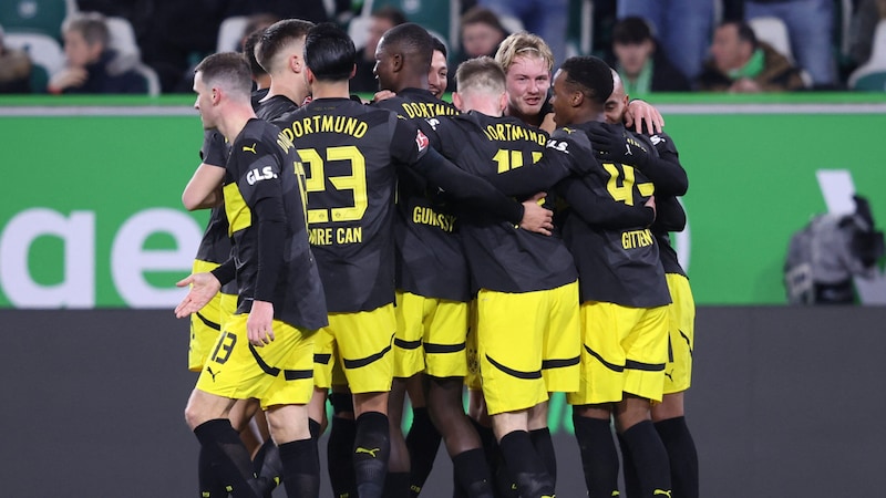 Dortmund celebrated another away win in Wolfsburg after a long dry spell. (Bild: APA/AFP/Ronny HARTMANN)