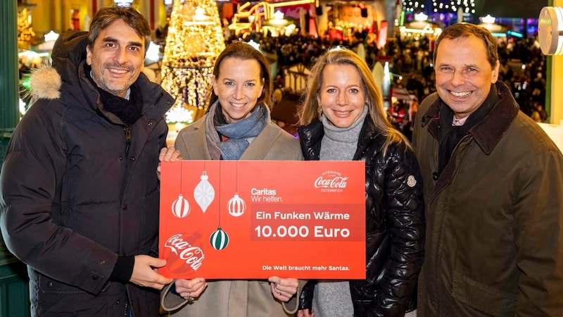 Fabio Andrea (Country Manager), Petra Burger (Director Public Affairs, 2. v. re.) & Philipp Bodzenta (Director Public Affairs & Communications, re.) von Coca- Cola Österreich mit Anna Parr (Caritas-Generalsekretärin). (Bild: martinsteiger.at)