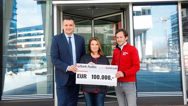 Ivan Vlaho, Vorstandsvorsitzender der UniCredit Bank Austria (li.), mit Klaus Schwertner von der Caritas und Barbara Stöckl (Bild: Holl Reinhard/Reinhard Holl)