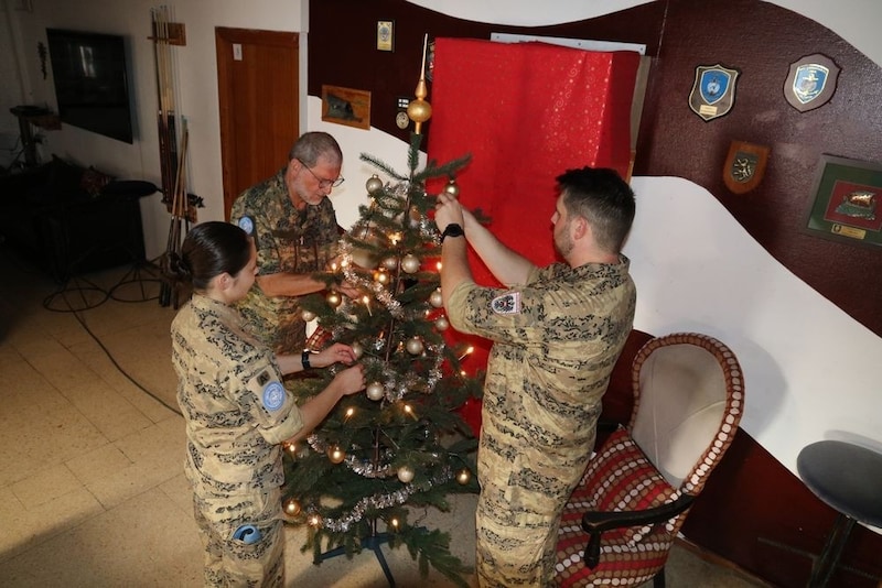 Im Libanon wird bereits der Christbaum geschmückt. Seit 2011 steht ein Kontingent an Israels Grenze. (Bild: BMLV)