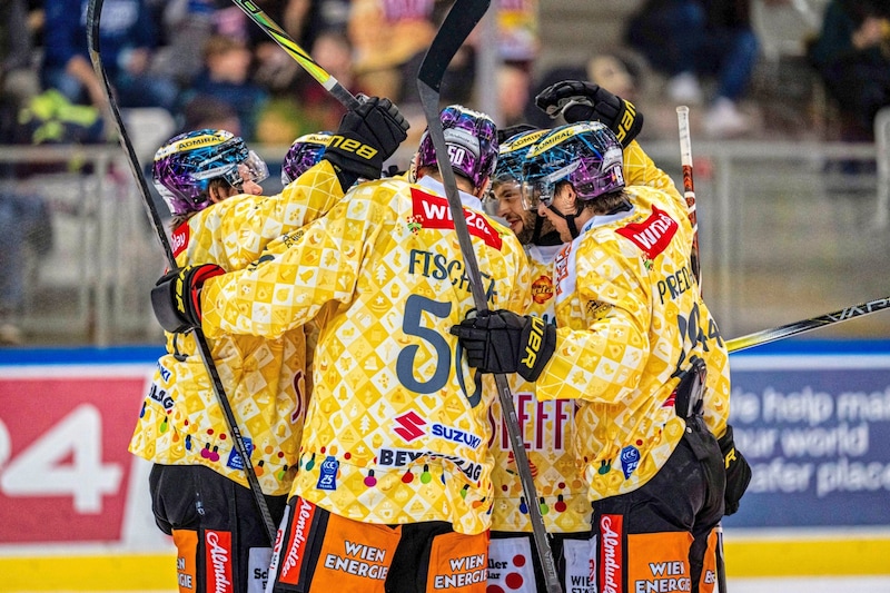 Jubel bei den Caps um Kapitän Fischer (Bild: GEPA/GEPA pictures)